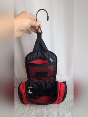 Rick Steves Classic Toiletry Kit Travel Bag Red Lightweight Hanging Hook Clean
